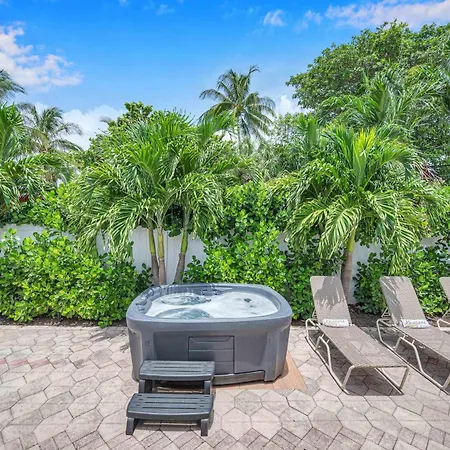 Surf Keysteps From Beach Beautiful Courtyard Hot Tub H0Mes Fort Lauderdale Exterior photo