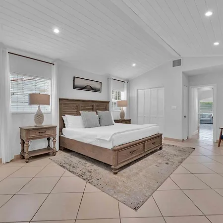 Surf Keysteps From Beach Beautiful Courtyard Hot Tub H0Mes Fort Lauderdale Exterior photo