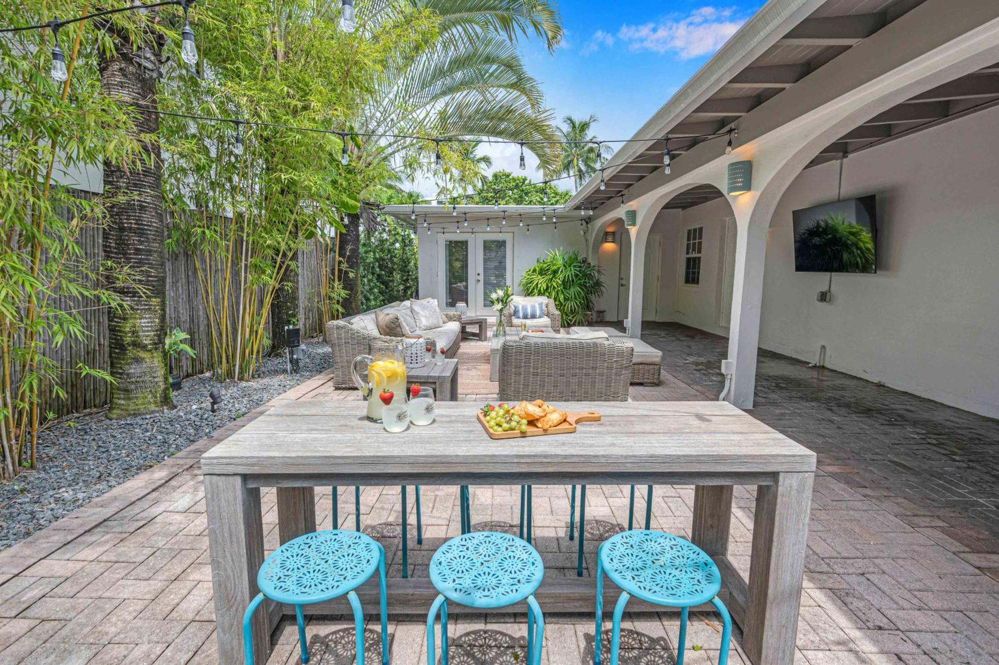 Surf Keysteps From Beautiful Courtyard Hot Tub H0mes *