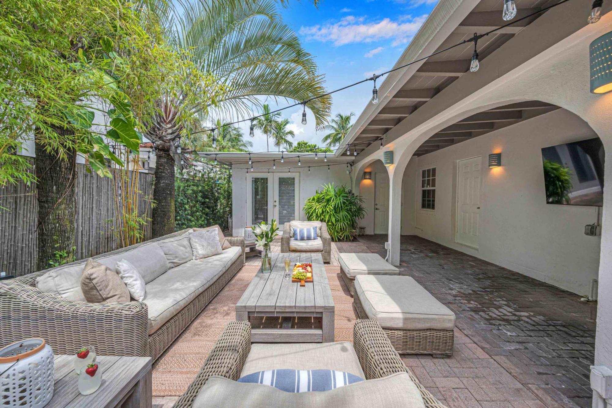 Holiday home Surf Keysteps From Beautiful Courtyard Hot Tub H0mes