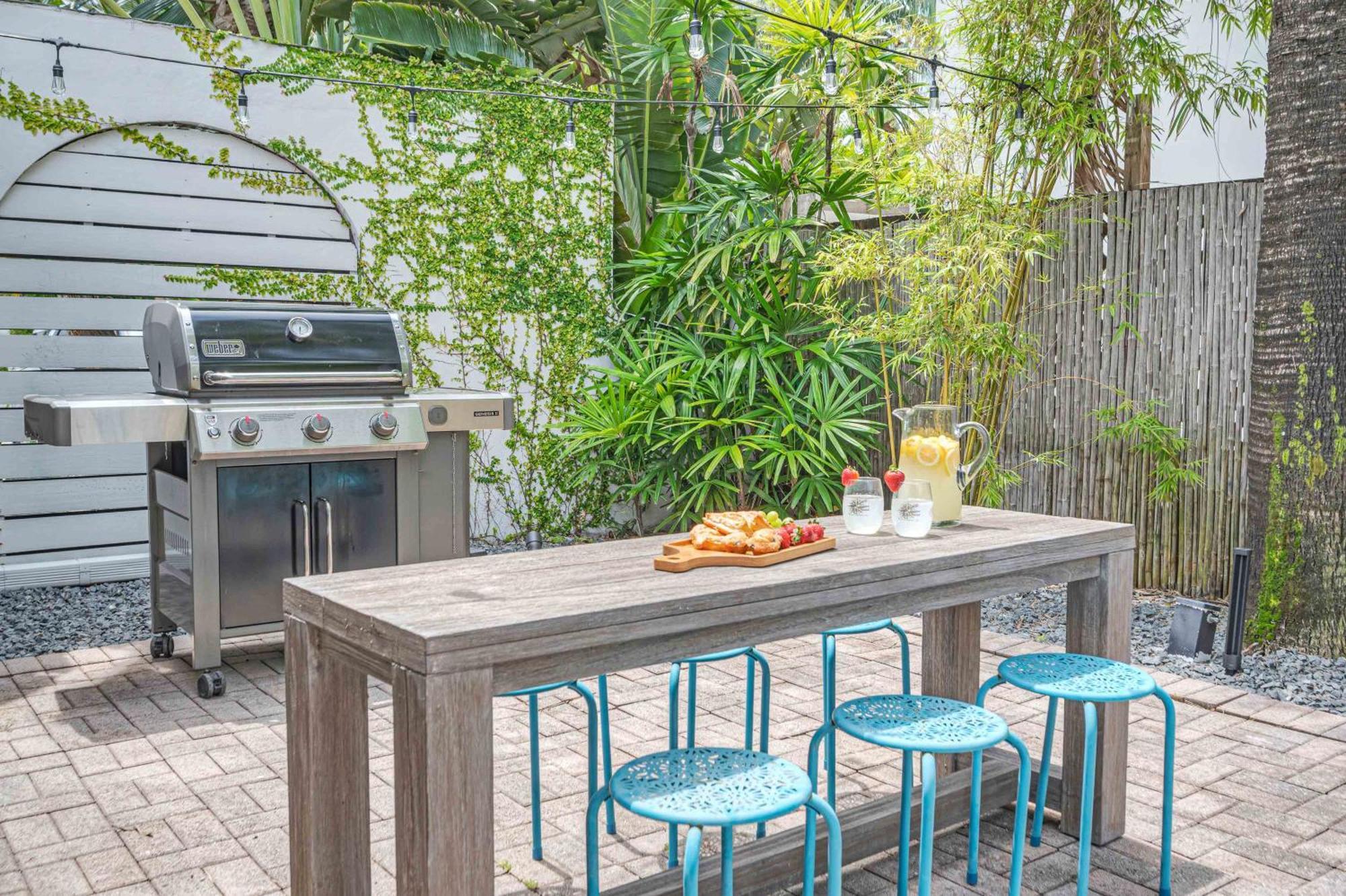 Surf Keysteps From Beautiful Courtyard Hot Tub H0mes Holiday home Fort Lauderdale